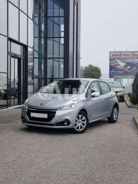 Peugeot 208 — polovni automobil