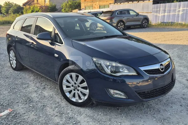 Opel Astra J — polovni automobil