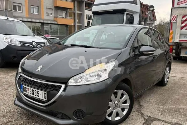 Peugeot 208 — polovni automobil
