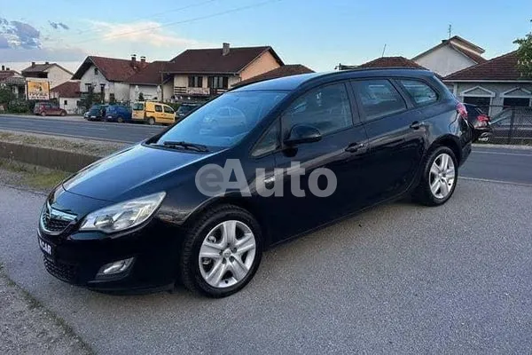 Opel Astra J — polovni automobil