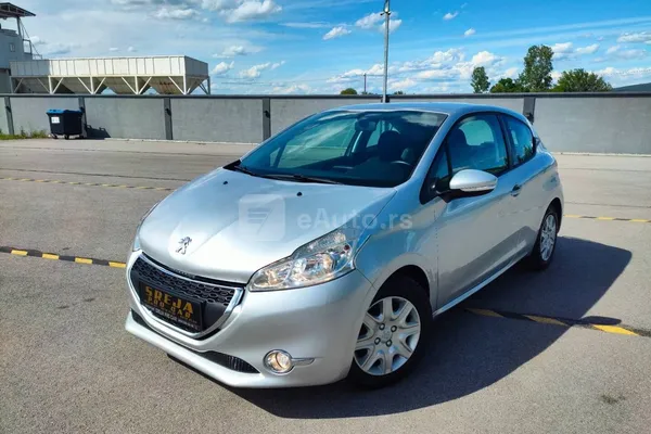 Peugeot 208 — polovni automobil