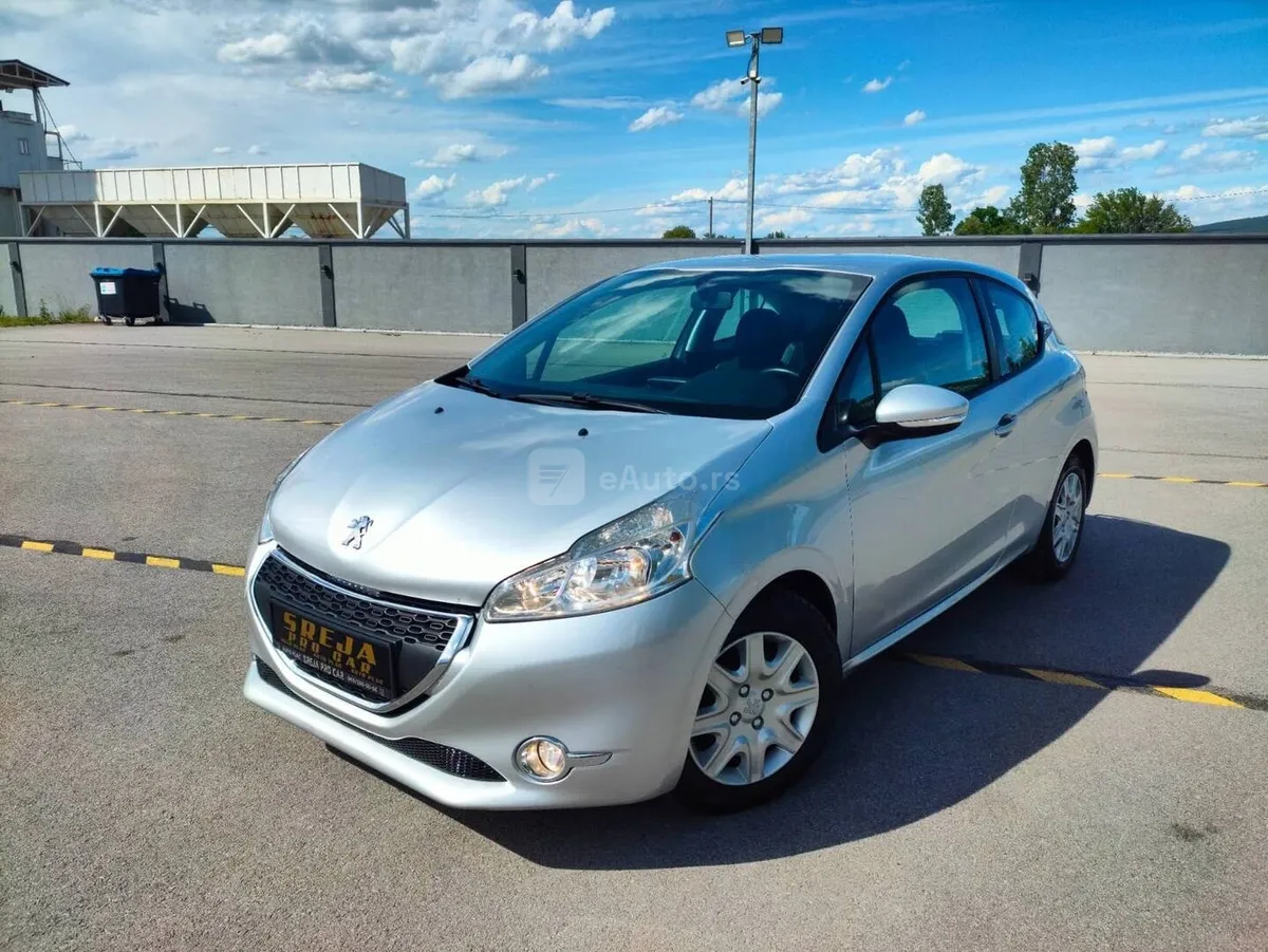 Peugeot 208 — polovni automobil