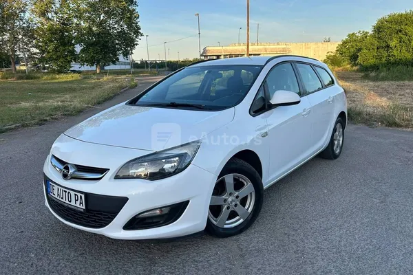 Opel Astra J — polovni automobil