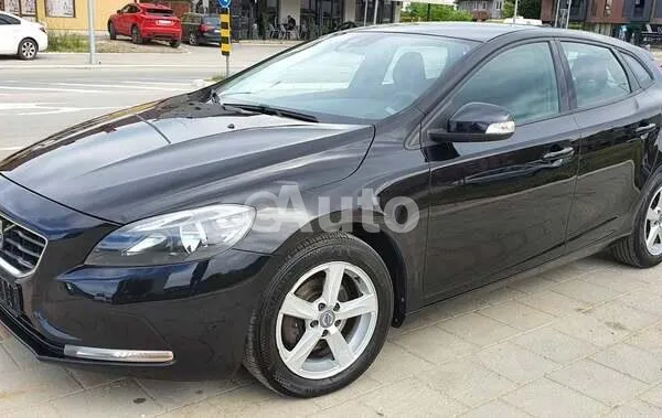 Volvo V40 — polovni automobil
