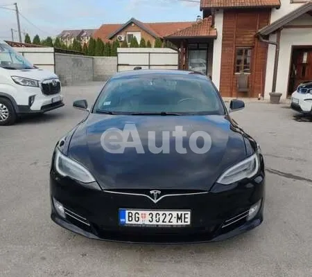 Tesla Model S — polovni automobil