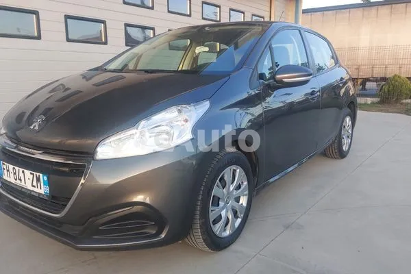 Peugeot 208 — polovni automobil