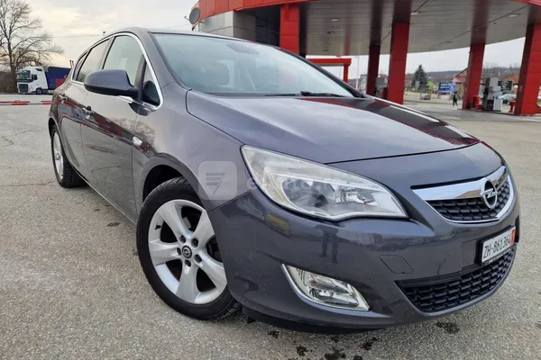 Opel Astra J — polovni automobil, oglas
