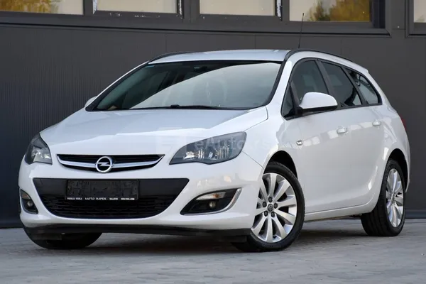 Opel Astra J — polovni automobil