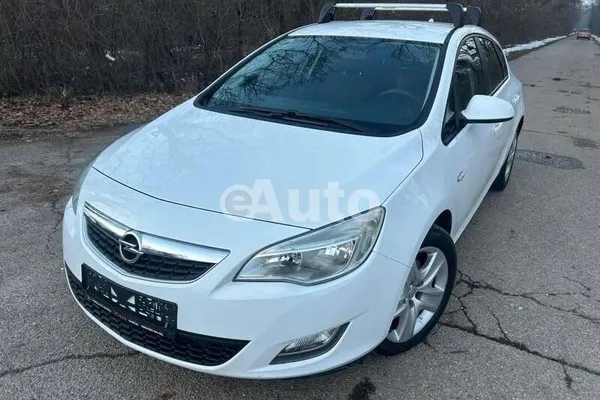 Opel Astra J — polovni automobil