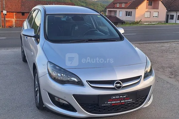 Opel Astra J — polovni automobil