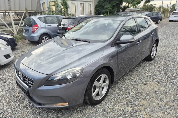 Volvo V40 — polovni automobil
