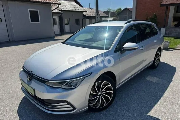 Volkswagen Golf 8 — polovni automobil