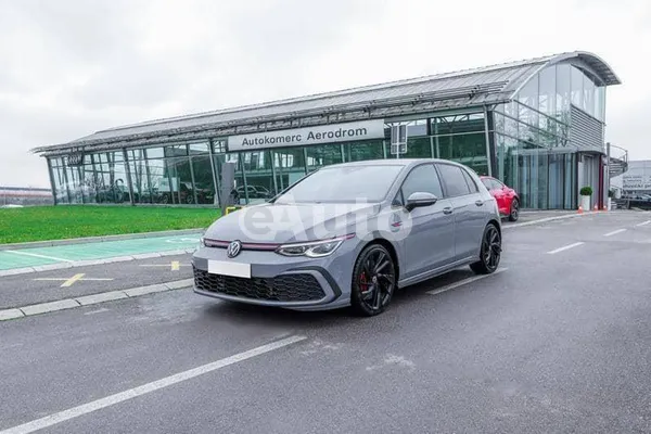 Volkswagen Golf 8 — polovni automobil