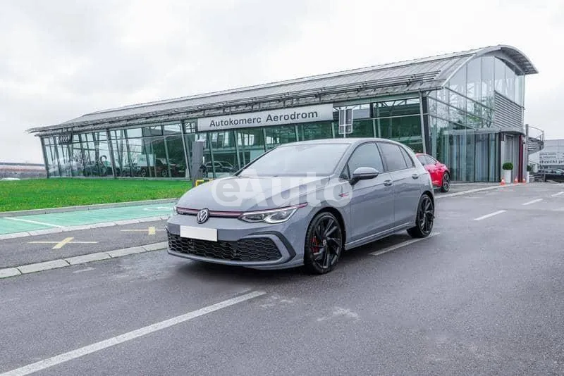 Volkswagen Golf 8 — polovni automobil