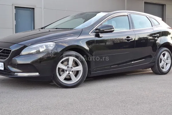 Volvo V40 — polovni automobil