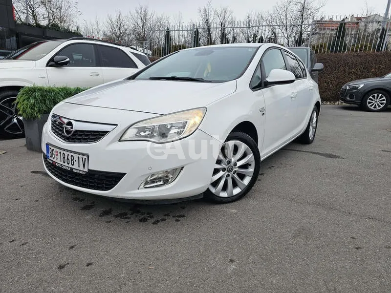 Opel Astra J — polovni automobil