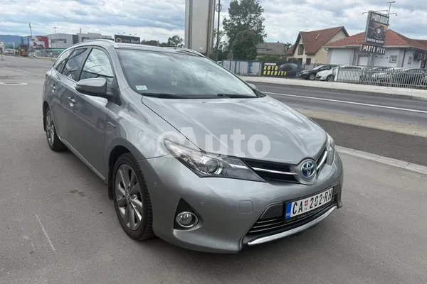 Toyota Auris — polovni automobil
