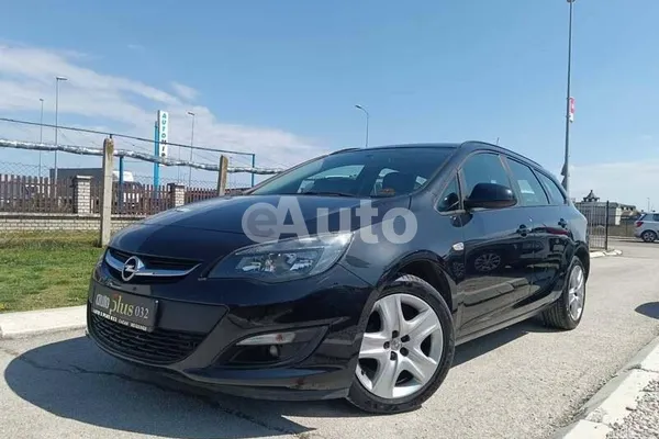 Opel Astra J — polovni automobil