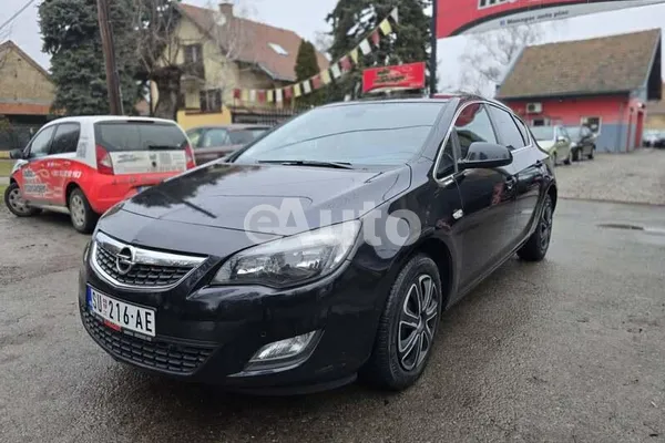 Opel Astra J — polovni automobil