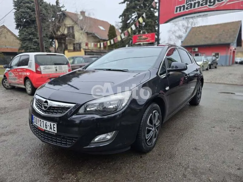 Opel Astra J — polovni automobil