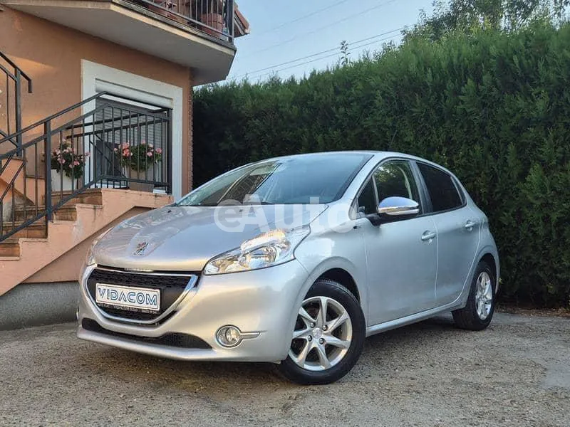 Peugeot 208 — polovni automobil