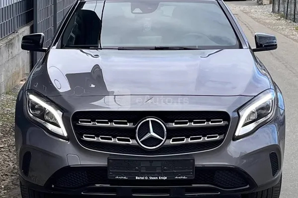 Mercedes Benz GLA 180 — polovni automobil