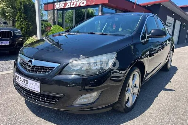 Opel Astra J — polovni automobil