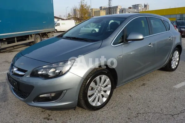 Opel Astra J — polovni automobil