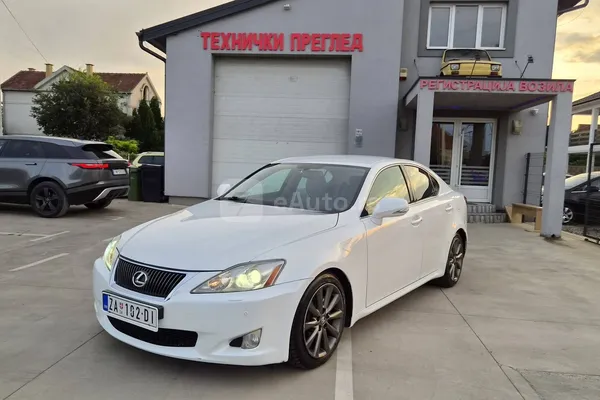 Lexus IS 220 — polovni automobil