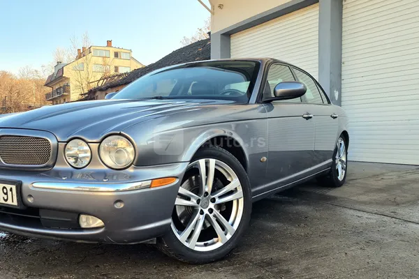 Jaguar XJ6 — polovni automobil