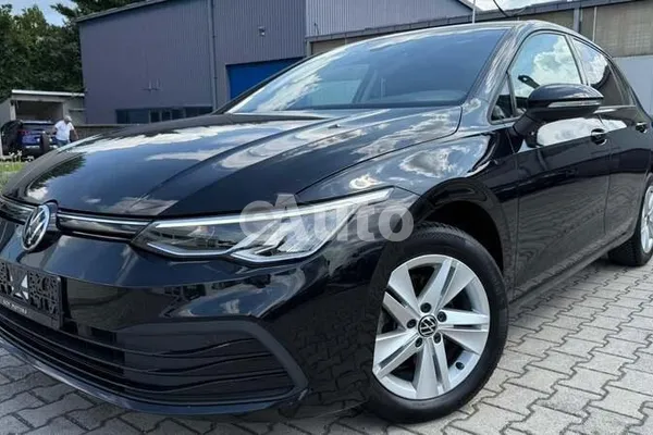 Volkswagen Golf 8 — polovni automobil