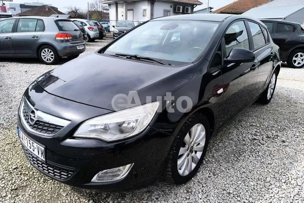 Opel Astra J — polovni automobil