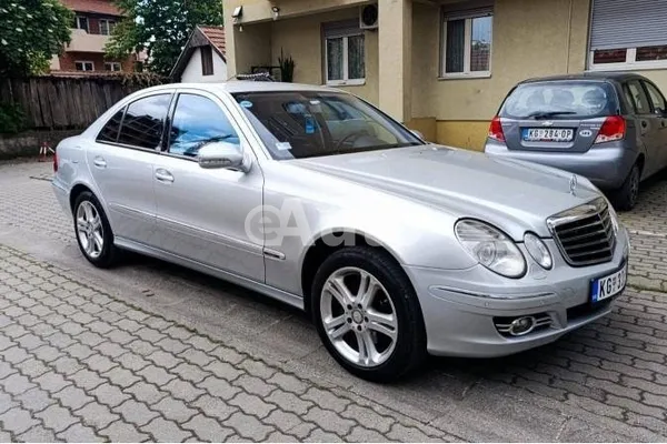 Mercedes Benz E 320 — polovni automobil