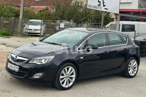 Opel Astra J — polovni automobil