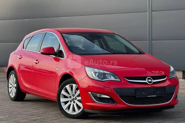 Opel Astra J — polovni automobil