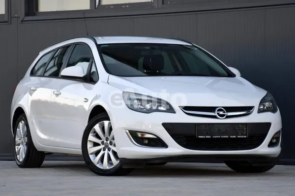 Opel Astra J — polovni automobil