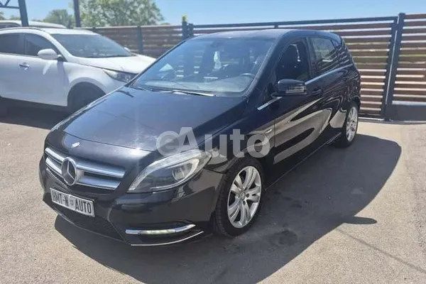 Mercedes Benz B 180 — polovni automobil