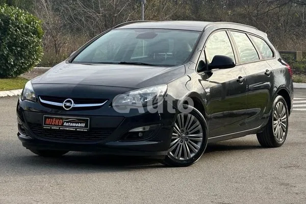 Opel Astra J — polovni automobil