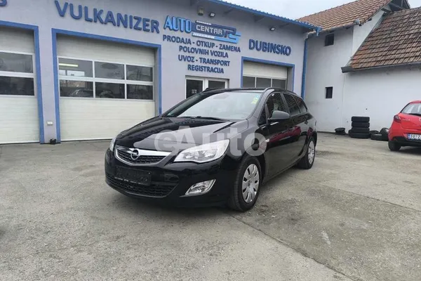Opel Astra J — polovni automobil