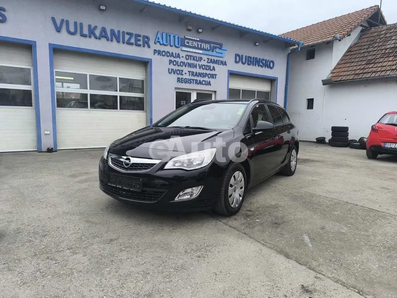 Opel Astra J — polovni automobil