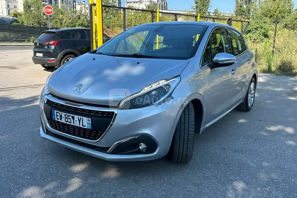 Peugeot 208 — polovni automobil