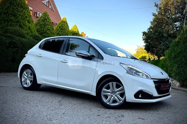 Peugeot 208 — polovni automobil