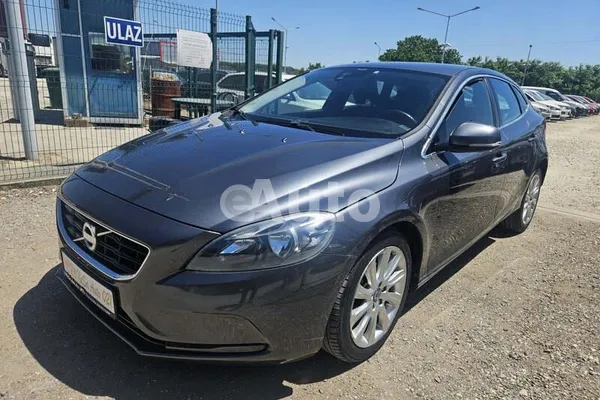 Volvo V40 — polovni automobil