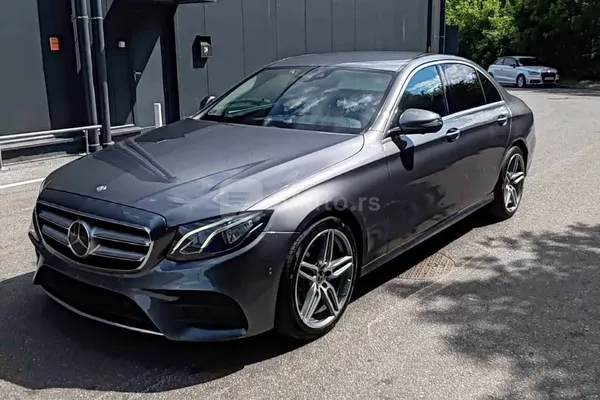 Mercedes Benz E 220 — polovni automobil