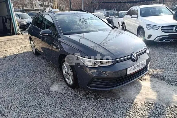 Volkswagen Golf 8 — polovni automobil