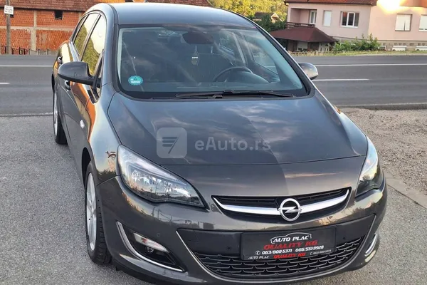 Opel Astra J — polovni automobil