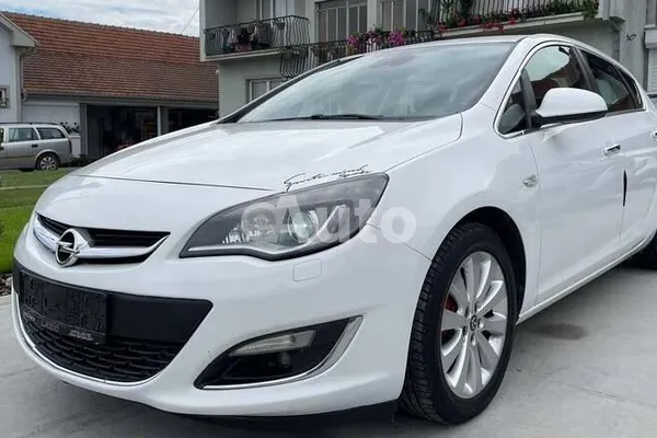 Opel Astra J — polovni automobil