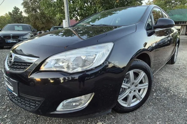 Opel Astra J — polovni automobil