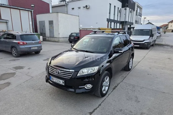 Toyota RAV 4 — polovni automobil