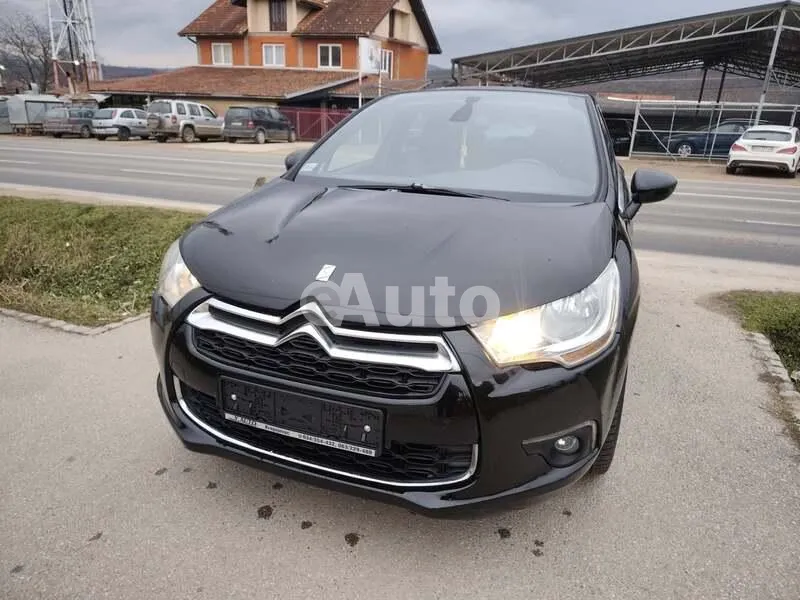 DS 4 — polovni automobil